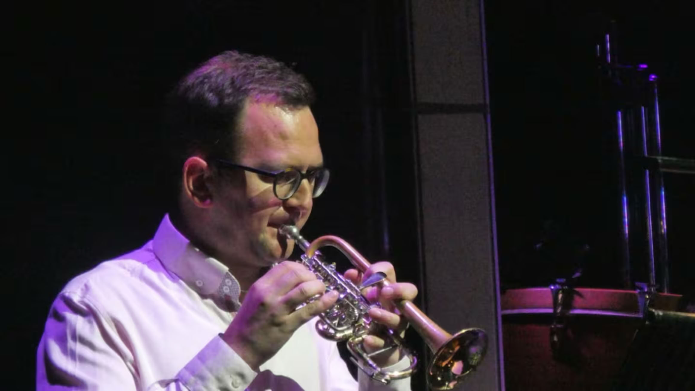 Bede Williams performing at Auckland International Arts Festival